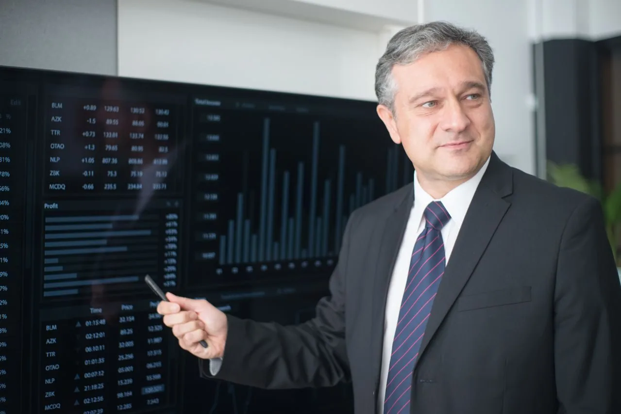 Financial advisor presenting market data to a client